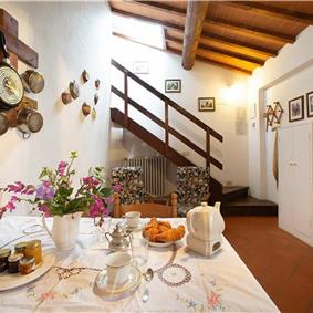 A selection of 2-3 bedroom apartments with shared pool near Florence, Sleeps 4-6
